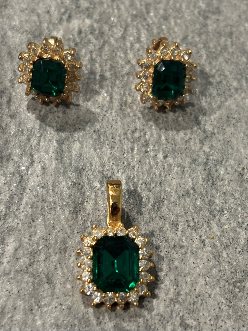 ROMAN GoldTone Pendant Earrings Classic Women’s Vintage Costume Jewelry Dressy